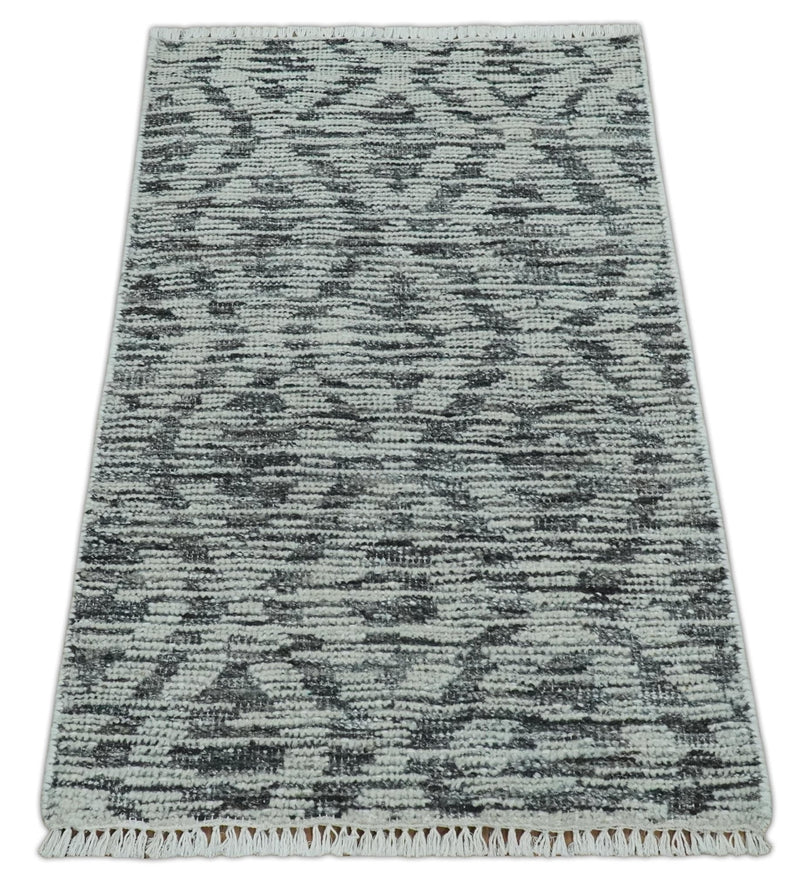 2x3 Hand Knotted Silver and Charcoal Geometrical shape Wool Rug