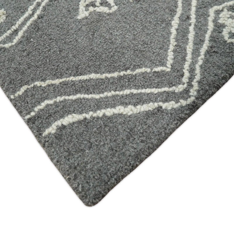 2x4 Gray and White Tribal Hand Hooked Textured Loop Area Rug | TRIB2