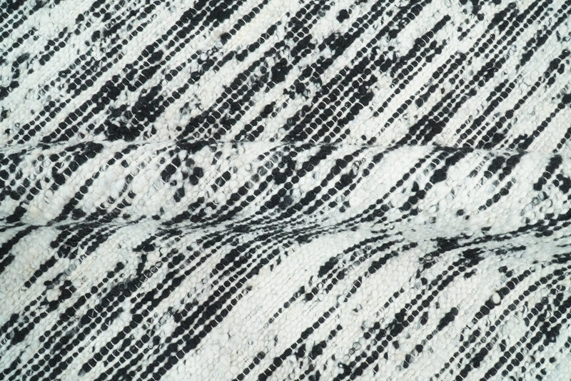 5x8 Hand Made Woolen Chunky and Soft Black and Ivory Area Rug | BER1