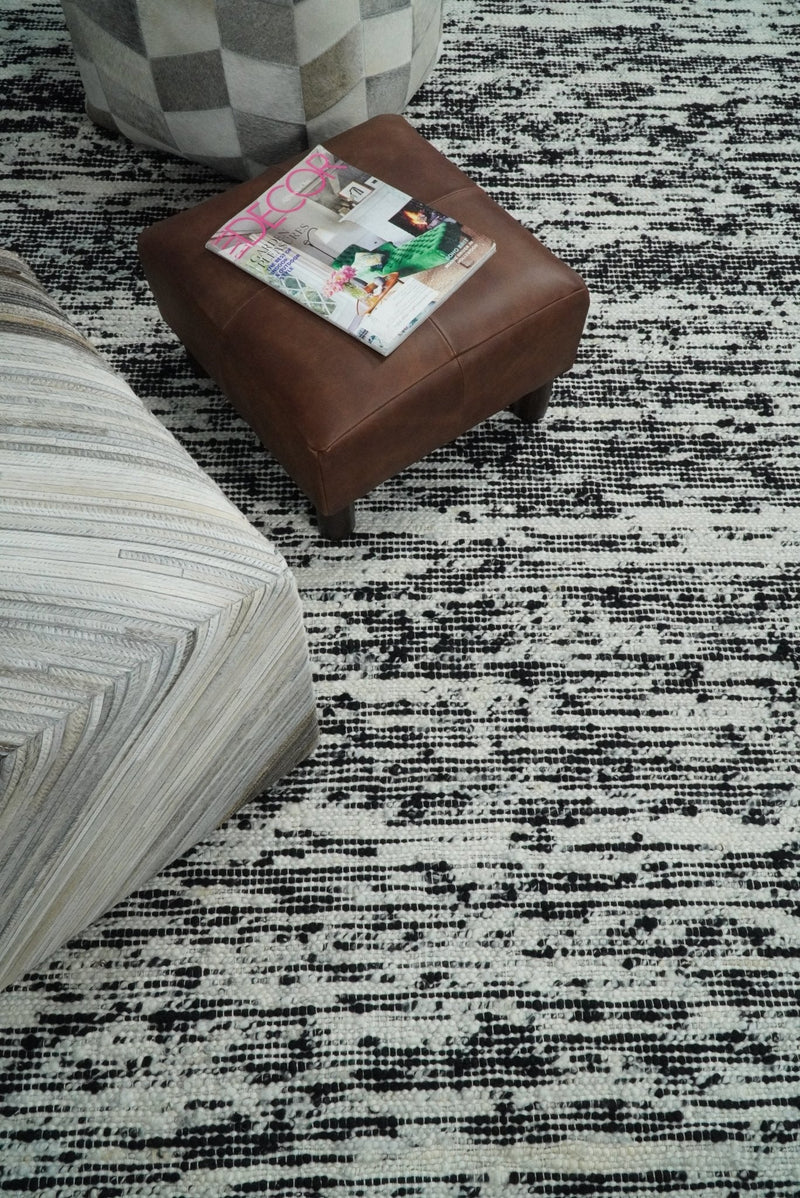 5x8 Hand Made Woolen Chunky and Soft Black and Ivory Area Rug | BER1