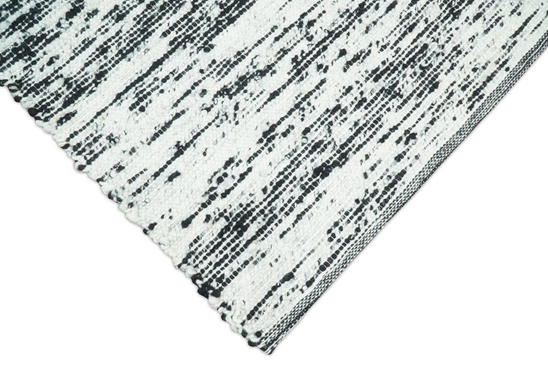 5x8 Hand Made Woolen Chunky and Soft Black and Ivory Area Rug | BER1