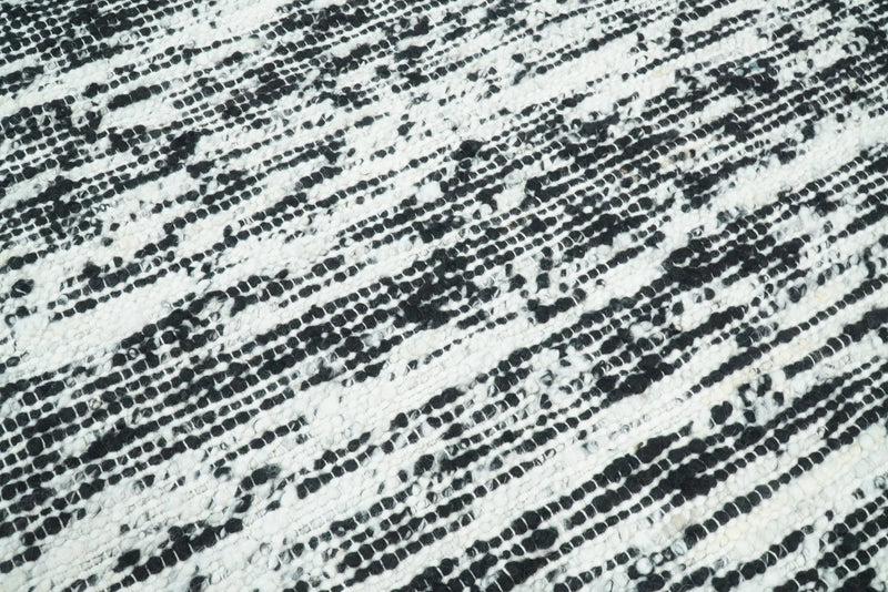 5x8 Hand Made Woolen Chunky and Soft Black and Ivory Area Rug | BER1