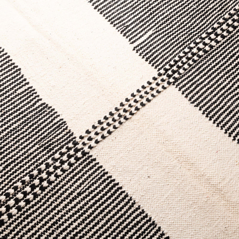 Ouna - taznakht kilim rug