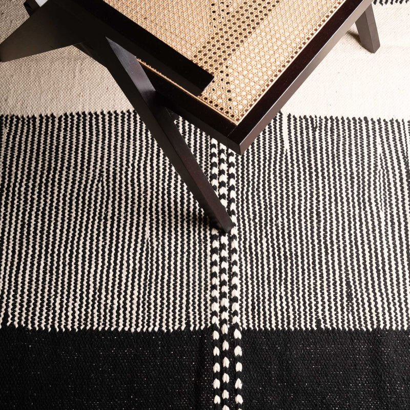 Ouna - taznakht kilim rug