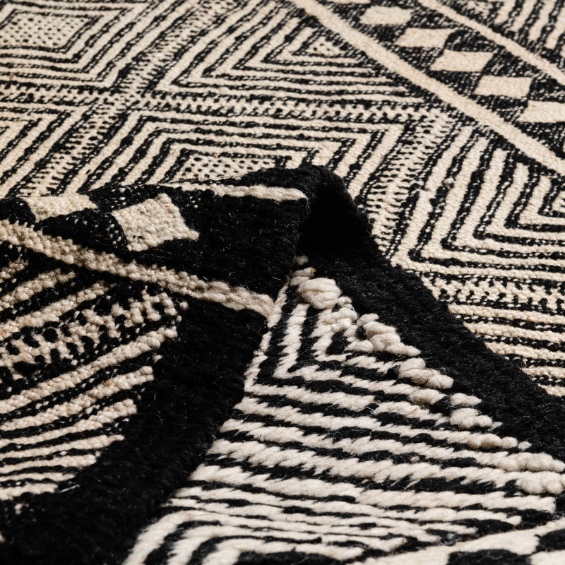 Ouahbi - taznakht kilim rug