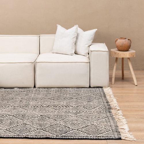 Tahsine - taznakht kilim rug