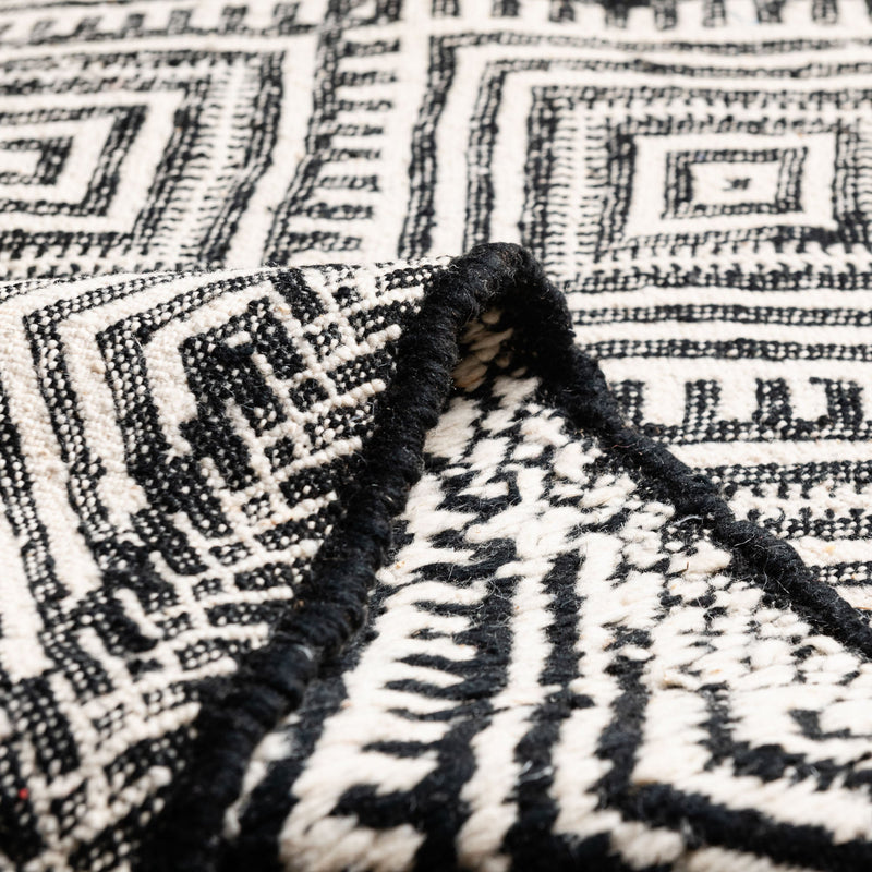 Tahsine - taznakht kilim rug