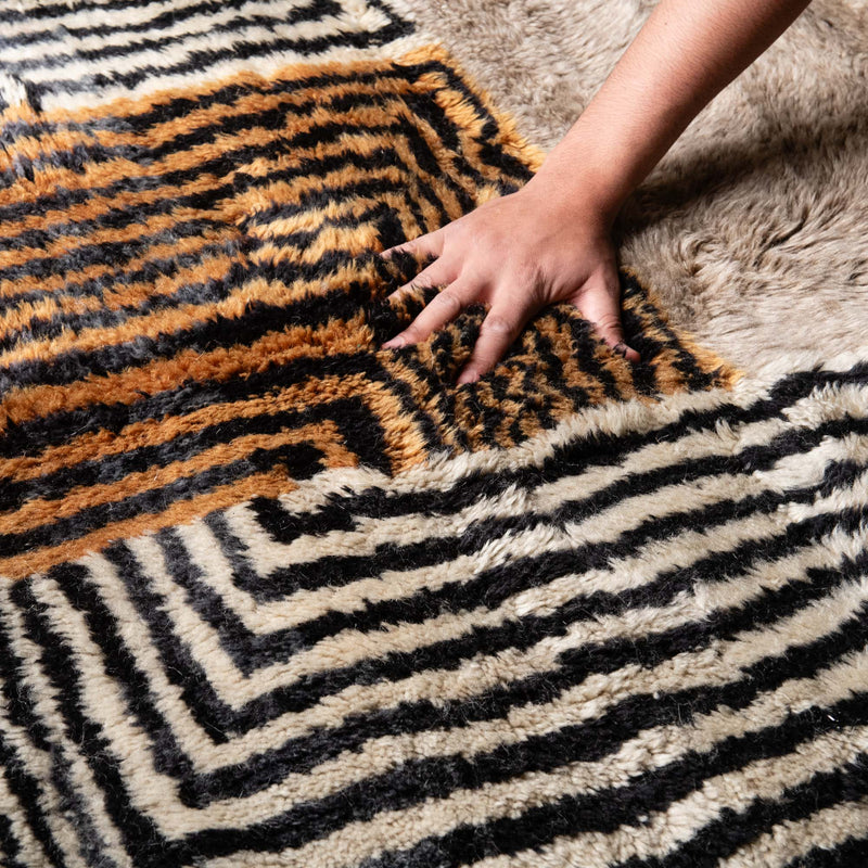 Crossing Lines - luxury beni mrirt rug