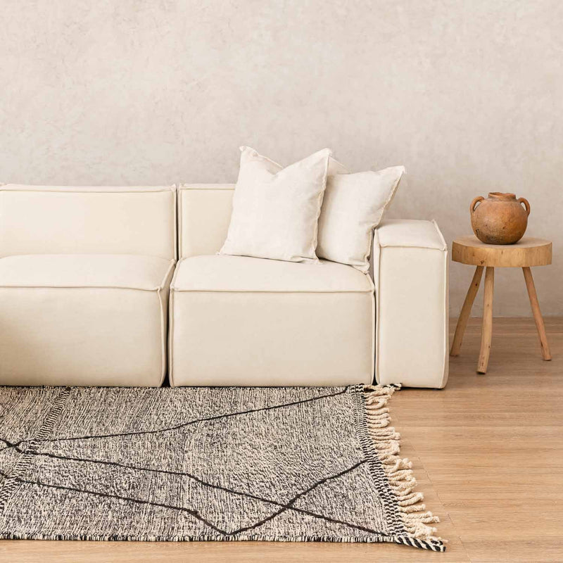Aouatef - taznakht kilim rug