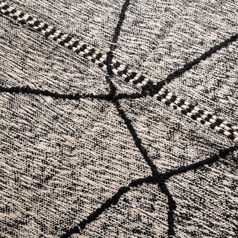 Aouatef - taznakht kilim rug