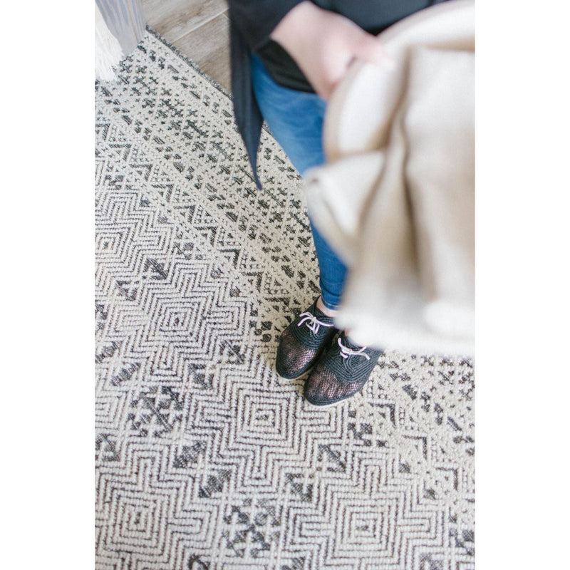 Ollie Grey/Ivory Hand-Knotted Rug
