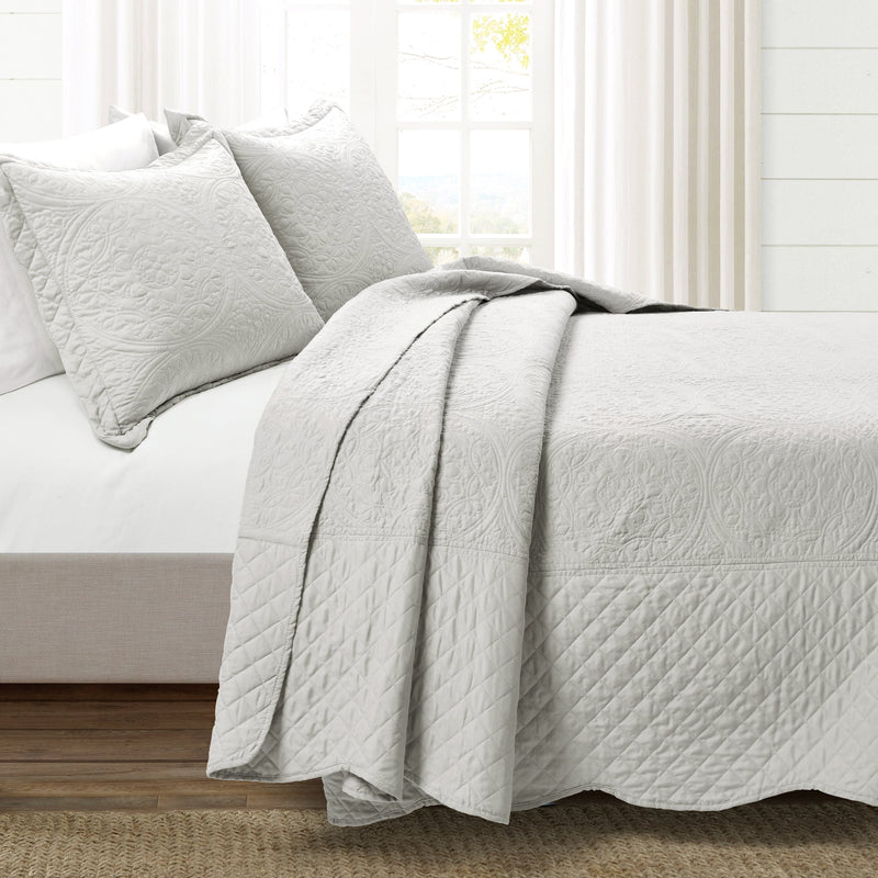 Medallion Scallop Oversized Bedspread Set