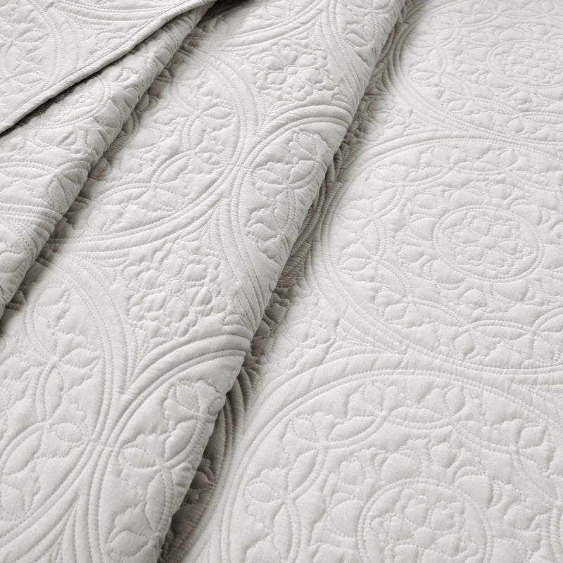 Medallion Scallop Oversized Bedspread Set
