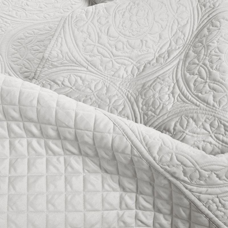 Medallion Scallop Oversized Bedspread Set