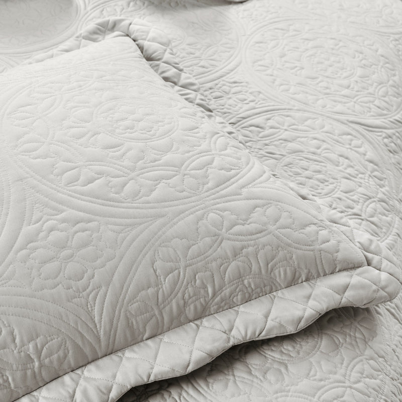 Medallion Scallop Oversized Bedspread Set