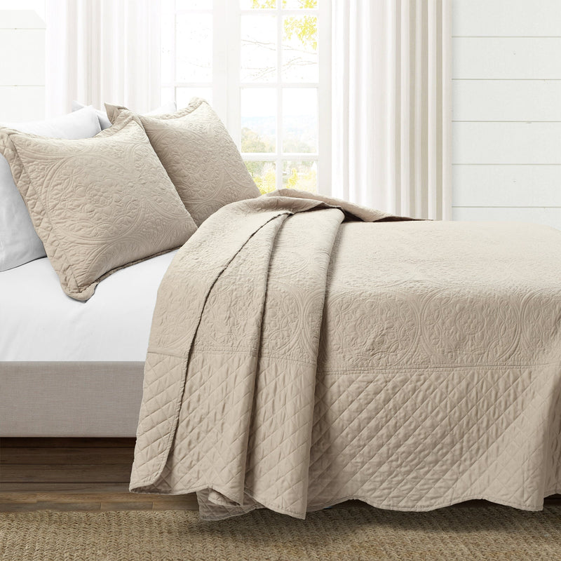 Medallion Scallop Oversized Bedspread Set