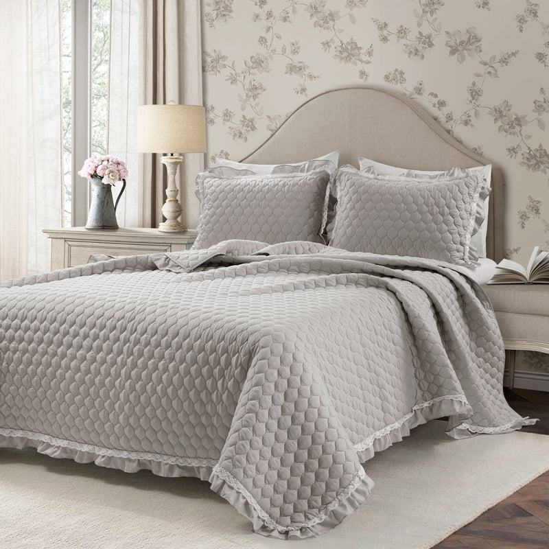 Ella Ruffle Lace 3 Piece Quilt Set