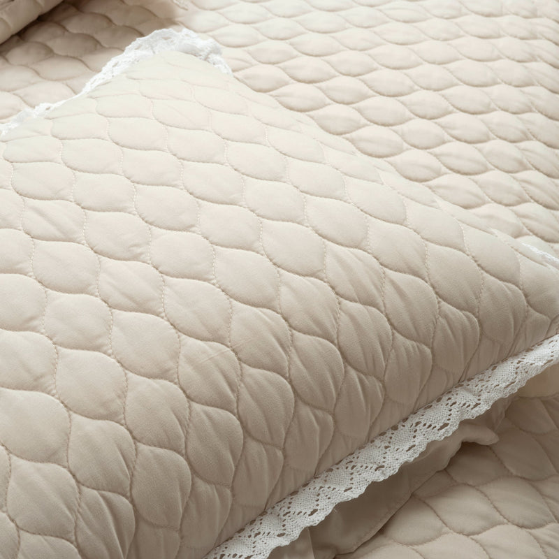 Ella Ruffle Lace 3 Piece Quilt Set