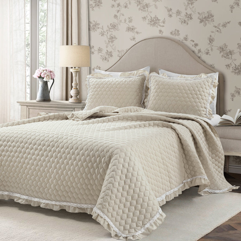 Ella Ruffle Lace 3 Piece Quilt Set