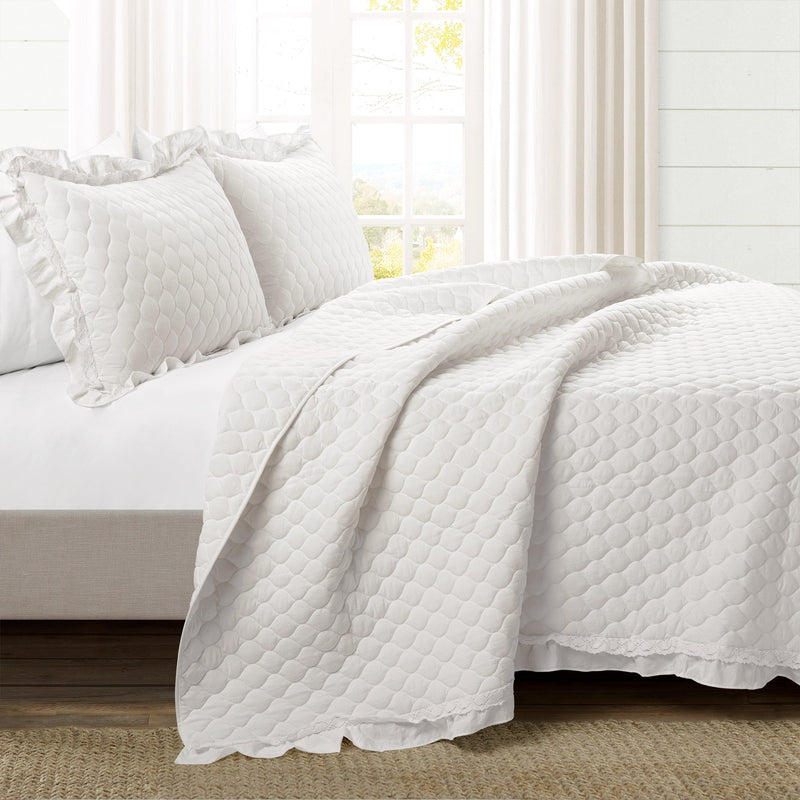 Ella Ruffle Lace 3 Piece Quilt Set